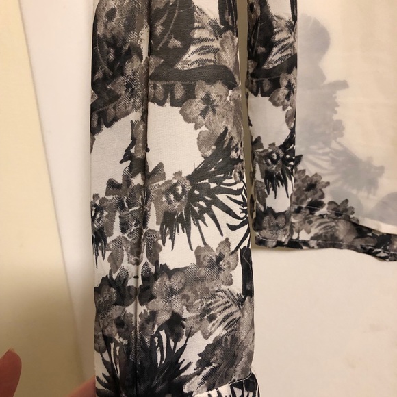 Vero Moda Sheer Floral Blouse - Picture 4 of 4